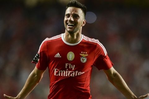 Benfica's Greek midfielder Andreas Samaris celebrates after scored a goal against Moreirense FC during the Portuguese league football match SL Benfica vs Moreirense FC at Luz stadium in Lisbon on August 29, 2015.  AFP PHOTO/ PATRICIA DE MELO MOREIRA        (Photo credit should read PATRICIA DE MELO MOREIRA/AFP/Getty Images)