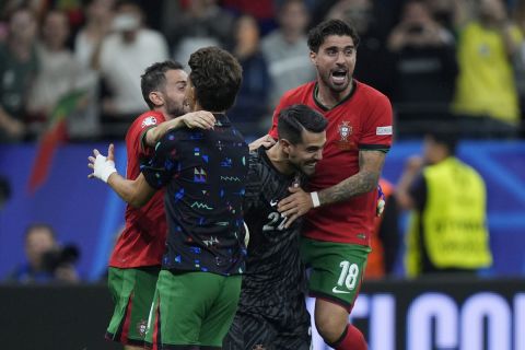Πορτογαλία - Σλοβενία 3-0 πεν. (0-0): Τα έπιασε όλα ο Ντιόγκο Κόστα, όρθια στο δράμα της Φρανκφούρτης η ομάδα του Ρονάλντο, στη διαδικασία των πέναλτι
