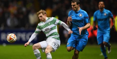 GLASGOW, SCOTLAND - FEBRUARY 19:  Stuart Armstrong of Celtic shields the ball from Hugo Campagnaro of Inter Milan during the UEFA Europa League Round of 32 first leg match between Celtic FC and FC Internazionale Milano at Celtic Park Stadium on February 19, 2015 in Glasgow, United Kingdom.  (Photo by Laurence Griffiths/Getty Images)