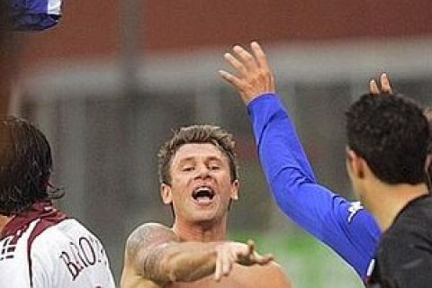 Sampdoria forward Antonio Cassano throws his jersey at referee Nicola Pierpaoli after getting a red card, during an Italian major league soccer match between Samdpria and Torino, at the Ferraris stadium in Genoa, Italy, Sunday, March 2, 2008. (AP Photo/Carlo Baroncini)