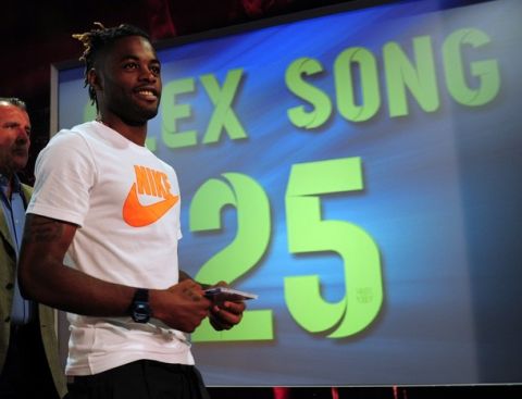 Barcelona new signing Cameroonian midfielder Alex Song leaves after a press conference on August 21, 2012 at the Camp Nou stadium in Barcelona. Song is the latest star player to leave the Emirates Stadium after Barcelona agreed to pay 15 million pounds (19 million euros) for Song, who will have a release clause of 80 million euros inserted in his contract. AFP PHOTO/LLUIS GENE.        (Photo credit should read LLUIS GENE/AFP/GettyImages)