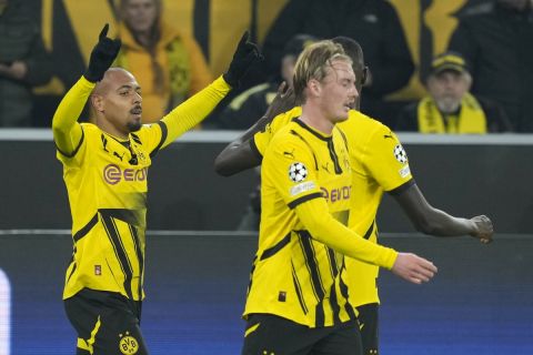 Dortmund's Donyell Malen, left, celebrates with teammates after scoring his sides first goal during to the Champions League opening phase soccer match between Borussia Dortmund and Sturm Graz in Dortmund, Germany, Tuesday, Nov. 5, 2024. (AP Photo/Martin Meissner)