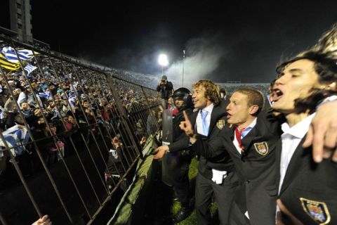 Uruguay's captain Diego Lugano (L), Diego Perez (2nd R) and Edison Cavani (R) celebrate after winning the Copa America football tournament at the Centenario stadium in Montevideo on July 25, 2011. Uruguay defeated Paraguay 3-0 on on July 24 to win a record 15th Copa America with striker Diego Forlan grabbing two goals to take his international tally to 31 and complete an incredible family story.  AFP PHOTO / PABLO PORCIUNCULA (Photo credit should read PABLO PORCIUNCULA/AFP/Getty Images)