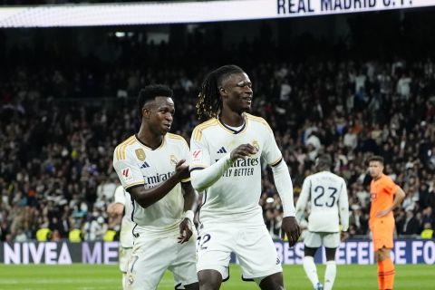 Real Madrid's Vinicius Junior, left, celebrates with Eduardo Camavinga after scoring his side's third goal during the Spanish La Liga soccer match between Real Madrid and Valencia at the Santiago Bernabeu stadium in Madrid, Spain, Saturday, Nov. 11, 2023. (AP Photo/Jose Breton)