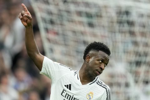 Real Madrid's Vinicius Junior celebrates after scoring his side's first goal during the Spanish La Liga soccer match between Real Madrid and Osasuna at the Santiago Bernabeu stadium in Madrid, Spain, Saturday, Nov. 9, 2024. (AP Photo/Jose Breton)