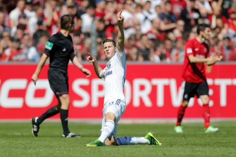 FREIBURG IM BREISGAU, GERMANY - MAY 18:  Julian Draxler of Schalke celebrates his goal during the Bundesliga match between SC Freiburg and FC Schalke 04 at MAGE SOLAR Stadium on May 18, 2013 in Freiburg im Breisgau, Germany.  (Photo by Thomas Niedermueller/Bongarts/Getty Images)