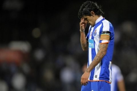 FC Porto's captain Argentinian Lucho Gonzalez reacts at the end of their Portuguese First league football match against Naval at the Bento Pessoa Stadium in Figueira da Foz, on November 01, 2008. Naval won the match 1-0. AFP PHOTO / MIGUEL RIOPA (Photo credit should read MIGUEL RIOPA/AFP/Getty Images)