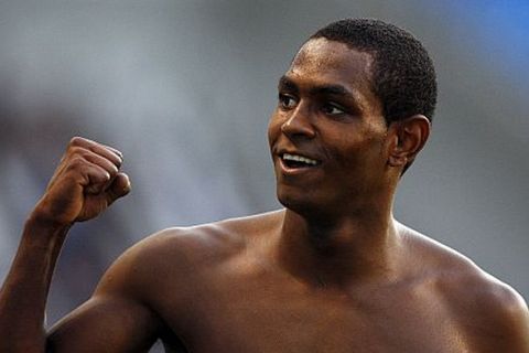 Brasil - Rio de Janeiro - RJ - 22/11/2009 - Jobson do Botafogo comemora seu gol durante partida contra o Sao Paulo pelo Campeonato Brasileiro 2009, realizada no estadio Engenhao. Foto: Fernando Soutello/AGIF