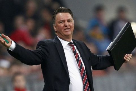 Bayern Munich coach Louis van Gaal gestures during their Champions League round of 16 second leg soccer match against Inter Milan in Munich in this March 15, 2011 file photo. Bayern Munich fired Van Gaal on April 10, 2011, according to local media. REUTERS/Kai Pfaffenbach/Files (GERMANY - Tags: SPORT SOCCER)