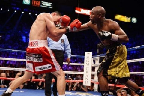 Ο Mayweather στέλνει τα... σέβη του στους 16 πρωταθλητές που έχει κερδίσει