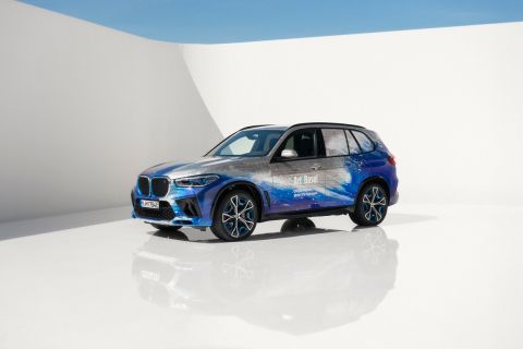  BMW iX5 Hydrogen Surfacing 