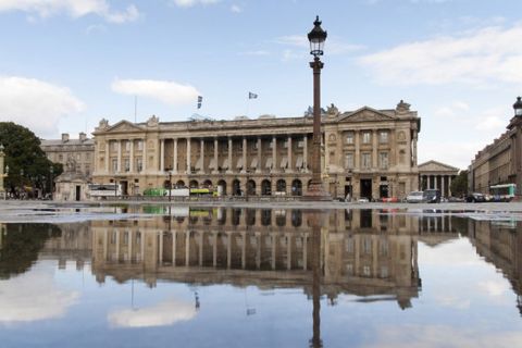 Place de la Concorde, Paris, France
13th September 2012
Reflection of the FIA Headquarters in the Place de la Concorde, Paris, France.
World Copyright: Tim Clarke/LAT Photographic
ref: Digital Image _MG_2798