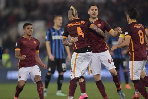 Foto Alfredo Falcone - LaPresse
19/03/2016 Roma ( Italia)
Sport Calcio
Roma - Inter
Campionato di Calcio Serie A Tim 2015 2016 - Stadio Olimpico di Roma
Nella foto:esultanza nainggolan

Photo Alfredo Falcone - LaPresse
19/03/2016 Roma (Italy)
Sport Soccer
Roma - Inter
Italian Football Championship League A Tim 2015 2016 - Olimpico Stadium of Roma
In the pic:nainggolan celebrates