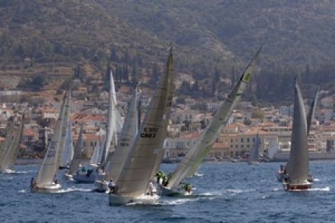 Άρωμα γυναίκας στην Aegean Regatta