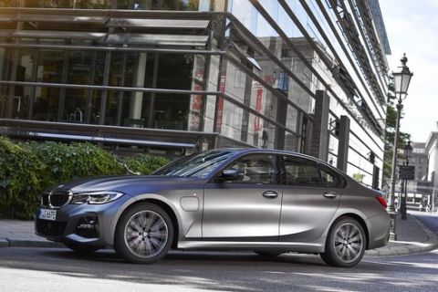 Νέες εκδόσεις plug-in hybrid BMW Σειρά 3 και BMWΣειρά 5