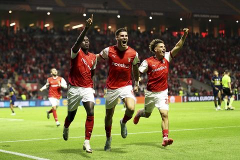 Braga's Bruma, left, celebrates with Amine El Ouazzani and Ismael Gharbi, right, after scoring his side's second goal from the penalty spot during the Europa League opening phase soccer match between SC Braga and Maccabi Tel Aviv at the Municipal stadium in Braga, Portugal, Thursday, Sept. 26, 2024. (AP Photo/Luis Vieira)