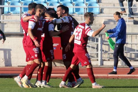 Super League 2: Προελαύνει για την άνοδο η ΑΕΛ, λευκή ισοπαλία στο Σεραφείδειο μεταξύ ΑΕΚ Β' και Παναχαϊκής