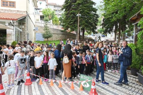 Παράλληλες δράσεις με μικρά παιδιά στο Καρπενήσι (17/5/2024). 