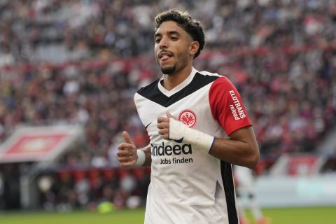 Frankfurt's Omar Marmoush reacts during the German Bundesliga soccer match between Bayer Leverkusen and Eintracht Frankfurt at the BayArena in Leverkusen, Germany, Saturday, Oct. 19, 2024. (AP Photo/Martin Meissner)