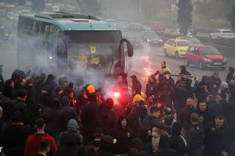 Η θερμή υποδοχή στις Κυπελλούχες της ΑΕΚ στο "Απόστολος Κόντος"