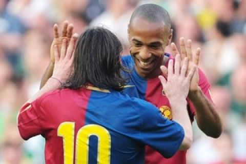 Barcelona's Thierry Henry (R) and Lionel Messi (L) celebrate the second goal of a friendly football match against Scotland's Hibernian FC at Murrayfield Stadium in Edinburgh on July 24, 2008. AFP Photo/Ed Jones (Photo credit should read ED Jones/AFP/Getty Images)