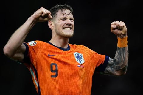 Wout Weghorst of the Netherlands celebrate at the end of a quarterfinal match between the Netherlands and Turkey at the Euro 2024 soccer tournament in Berlin, Germany, Saturday, July 6, 2024. (AP Photo/Ebrahim Noroozi)