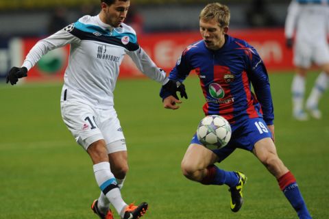 Aleksandrs Cauna (R) of CSKA Moscow vies with Eden Hazard (L) of Lille during their UEFA Champions League group B football match in Moscow on November 22, 2011. AFP PHOTO / YURI KADOBNOV (Photo credit should read YURI KADOBNOV/AFP/Getty Images)