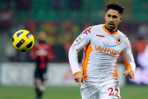 MILAN, ITALY - DECEMBER 18:  Marco Borriello of AS Roma in action during the Serie A match between AC Milan and AS Roma at Stadio Giuseppe Meazza on December 18, 2010 in Milan, Italy.  (Photo by Claudio Villa/Getty Images)