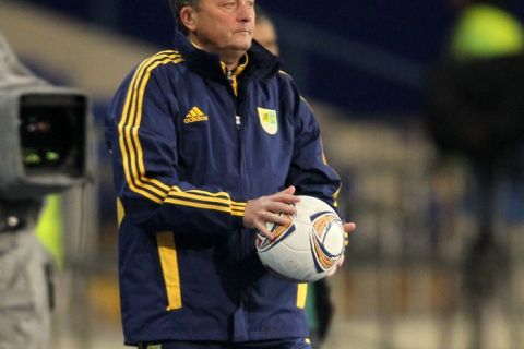 GEPA-23021268065 - KHARKIV,UKRAINE,23.FEB.12 - FUSSBALL - UEFA Europa League, FC Metalist Kharkiv vs Red Bull Salzburg. Bild zeigt Trainer Myron Markevich (Kharkiv). Foto: GEPA pictures/ Felix Roittner