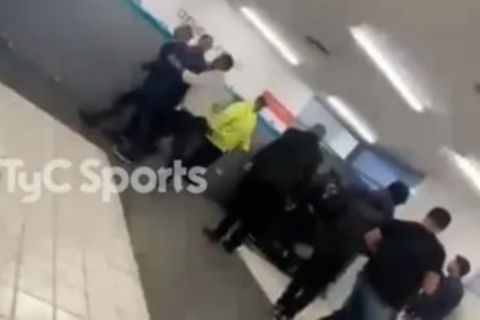 Σκάνδαλο στην Αργεντινή: VIDEO από την επίθεση του προέδρου της Τάγερες στους διαιτητές