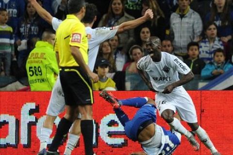 Academica's 'Edinho' Silva, right, celebrates after scoring the opening goal past FC Porto's Maicon Roque from Brazil, second from right, in a Portuguese League soccer match at the Dragao Stadium in Porto, Portugal, Saturday, March 10, 2012. (AP Photo/Paulo Duarte)