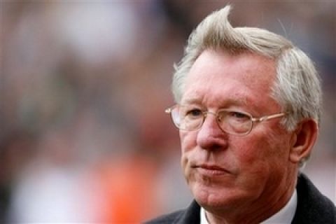 Manchester United manager Alex Ferguson looks on the English Premier League soccer match against Stoke City at the Britannia stadium, Stoke, England, Saturday, Sept. 26, 2009. (AP Photo/Simon Dawson) ** NO INTERNET/MOBILE USAGE WITHOUT FOOTBALL ASSOCIATION PREMIER LEAGUE (FAPL) LICENCE. CALL +44 (0) 20 7864 9121 or EMAIL info@football-datco.com FOR DETAILS **