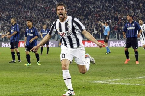 Juventus' Alessandro Del Piero celebrates after scoring against Inter Milan during their Serie A soccer match at the Juventus stadium in Turin March 25, 2012.  REUTERS/Alessandro Garofalo  (ITALY - Tags: SPORT SOCCER)