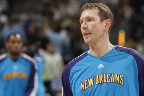 New Orleans Hornets forward Darius Songaila warms up before facing the Denver Nuggets in the first quarter of an NBA basketball game in Denver on Thursday, March 18, 2010.  (AP Photo/David Zalubowski)