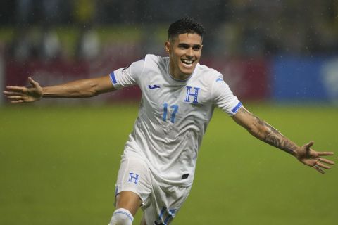 Honduras' Luis Palma celebrates scoring his side's 2nd goal against Mexico during a Concacaf Nations League quarterfinals first leg soccer match at Francisco Morazan stadium in San Pedro Sula, Honduras, Friday, Nov. 15, 2024. (AP Photo/Moises Castillo)