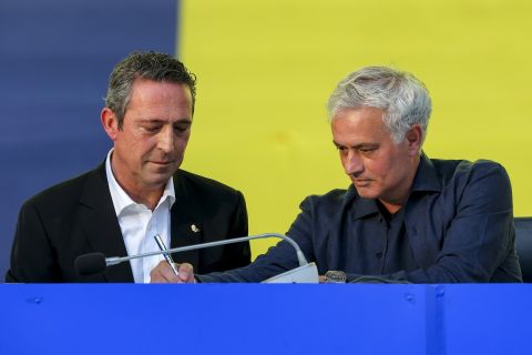 Portuguese soccer coach Jose Mourinho, right, signs a contract next to Fenerbahce President Ali Koc during his official presentation as Fenerbahce new coach at Sukru Saracoglu stadium in Istanbul, Turkey, Sunday, June 2, 2024. Mourinho has signed a two-year contract with Fenerbahce. (AP Photo)