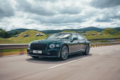 Η Flying Spur έγινε και plug-in υβριδική