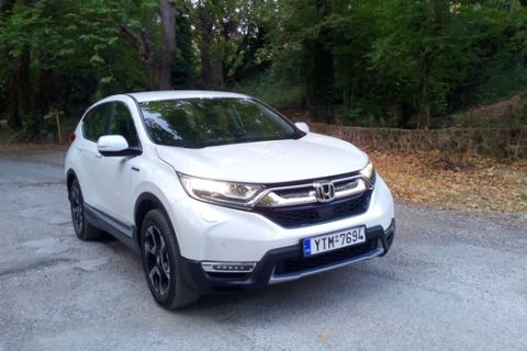 Οδηγώντας το Honda CR-V Hybrid 