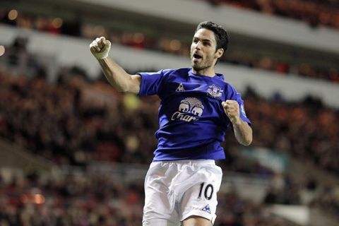 Everton's Spanish midfielder Mikel Arteta celebrates scoring against Sunderland during an English FA Premier League football match at the Stadium of Light, Sunderland, England, on November 22, 2010. AFP PHOTO/GRAHAM STUART - FOR EDITORIAL USE ONLY Additional licence required for any commercial/promotional use or use on TV or internet (except identical online version of newspaper) of Premier League/Football League photos. Tel DataCo +44 207 2981656. Do not alter/modify photo. (Photo credit should read GRAHAM STUART/AFP/Getty Images)