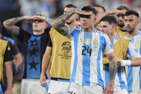 Argentina midfielder Enzo Fernández and teammates celebrate following a Copa America semifinal soccer match against Canada, Tuesday, July 9, 2024, in East Rutherford, N.J. (AP Photo/Julia Nikhinson)