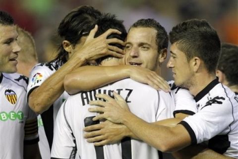 Valencia's Aritz Aduriz  celebrates and teammates after scoring against Bilbao during their Spanish La Liga soccer match against  Athletic Bilbao at Mestalla stadium in Valencia, Spain Saturday Oct. 2,  2010. (AP Photo/Alberto Saiz) 