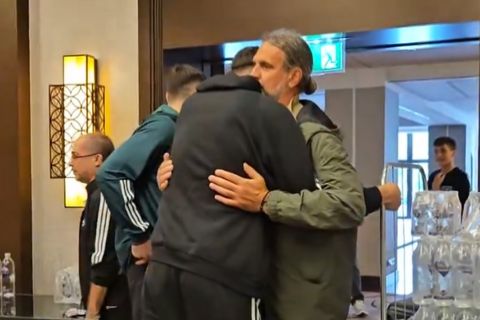 Final Four 2024, Παναθηναϊκός AKTOR: Η αγκαλιά του Αλβέρτη στον Μήτογλου και τον Σλούκα, στο μεσημεριανό των "πράσινων" στο ξενοδοχείο