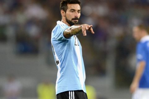 ROME, ITALY - AUGUST 14:  Ezequiel Lavezzi of Argentina during the international friendly match between Italy v Argentina at Stadio Olimpico on August 14, 2013 in Rome, Italy.  (Photo by Claudio Villa/Getty Images)