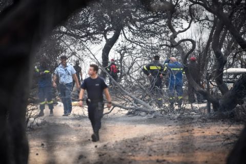 ΠΥΡΚΑΓΙΑ ΣΤΗ ΡΑΦΗΝΑ / ΠΑΝΩ ΑΠΟ 20 ΟΙ ΝΕΚΡΟΙ ΣΤΟ ΚΟΚΚΙΝΟ ΛΙΜΑΝΑΚΙ (EUROKINISSI/ΜΠΟΛΑΡΗ ΤΑΤΙΑΝΑ)