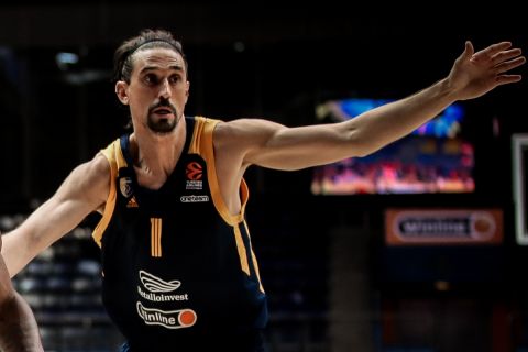 Ο Αλέξι Σβεντ, σε φάση από αγώνα της Χίμκι στη EuroLeague της σεζόν 2020/21