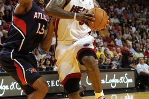 MIAMI, FL - JANUARY 18:  LeBron James #6 of the Miami Heat is guarded by Al Horford #15 of the Atlanta Hawks during a game at American Airlines Arena on January 18, 2011 in Miami, Florida. NOTE TO USER: User expressly acknowledges and agrees that, by downloading and/or using this Photograph, User is consenting to the terms and conditions of the Getty Images License Agreement.  (Photo by Mike Ehrmann/Getty Images)