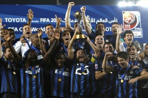 REFILE - CORRECTING TYPO

Javier Zanetti of Italy's Inter Milan lifts the Club World Cup 2010 trophy after winning their final soccer match against DR Congo's TP Mazembe at Zayed Sports City in Abu Dhabi December 18, 2010. REUTERS/Fadi Al-Assaad  (UNITED ARAB EMIRATES - Tags: SPORT SOCCER)