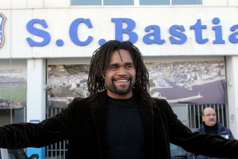 Christian KAREMBEU - SC Bastia - saison 2004 / 2005 - L1 - Foot Football - largeur attitude pose portrait