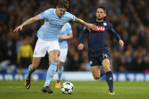 Manchester City's John Stones, left, challenges for the ball with Napoli's Dries Mertens during the Champions League group F soccer match between Manchester City and Napoli at the Etihad Stadium in Manchester, England, Tuesday, Oct.17, 2017. (AP Photo/Dave Thompson)