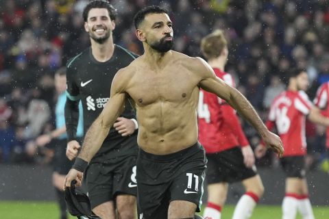 Liverpool's Mohamed Salah celebrates after scoring during the English Premier League soccer match between Southampton and Liverpool in Southampton, England, Sunday, Nov. 24, 2024. (AP Photo/Sean Ryan)